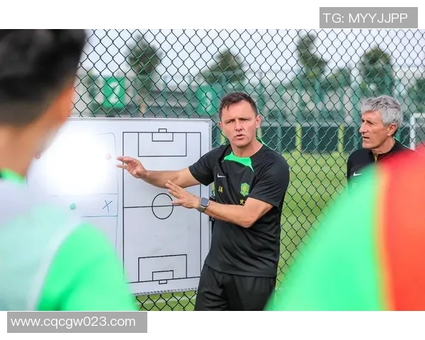 球迷众筹赠送战术平板表达支持教练智慧执教心意